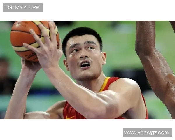 姚明表情沉重深思篮球未来与中国体育发展的重要性